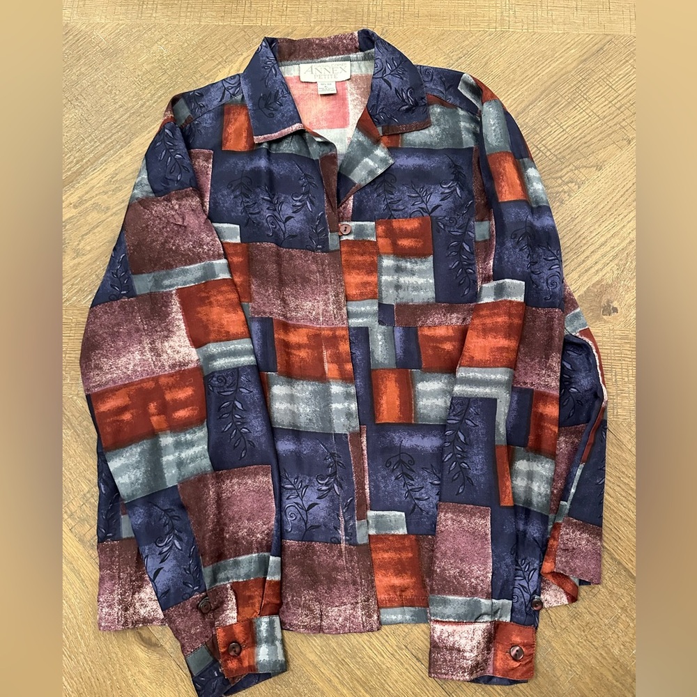 VINTAGE - WOMEN'S RED BLUE PRINT SILK BUTTON-UP BLOUSE - CASUAL CORNER ANNEX PL